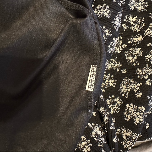Neuflora Black and White Floral Dress: Size M - Picture 4 of 4